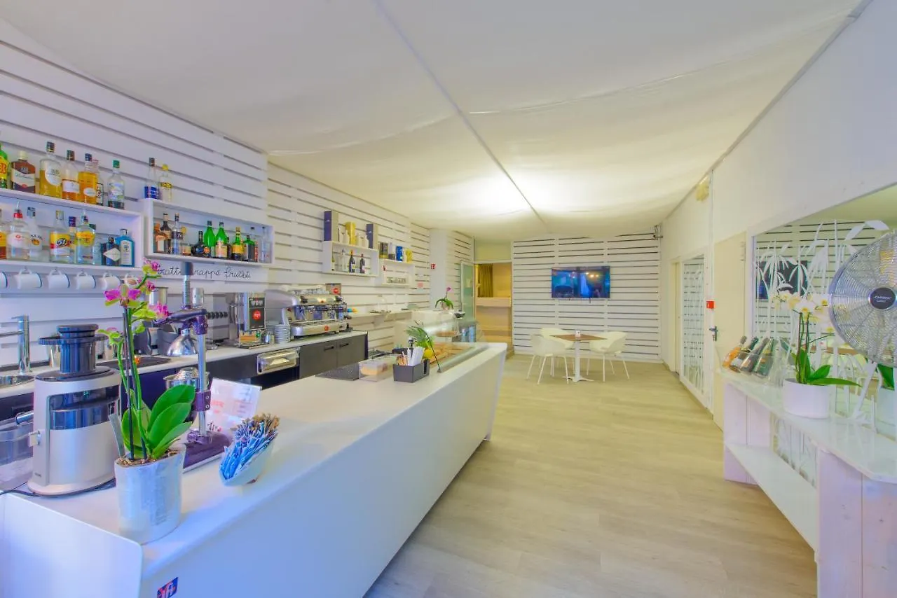 Hotel Cristallo Riccione 4*,  Italia